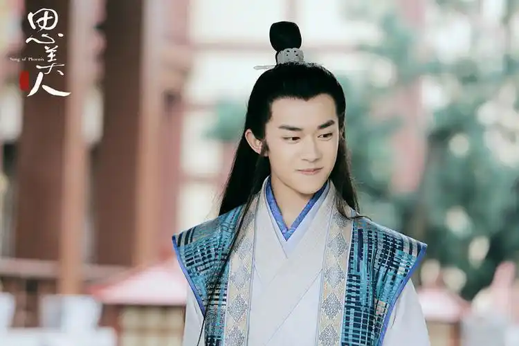 也让众多网友联想到易烊千玺以往在《青云志》,《思美人》等众多影视