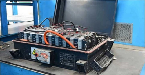 图注:报废的电动汽车动力电池,图片来源:格林美