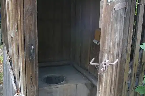 梦见厕所 茅房是什么意思-大鱼解梦网