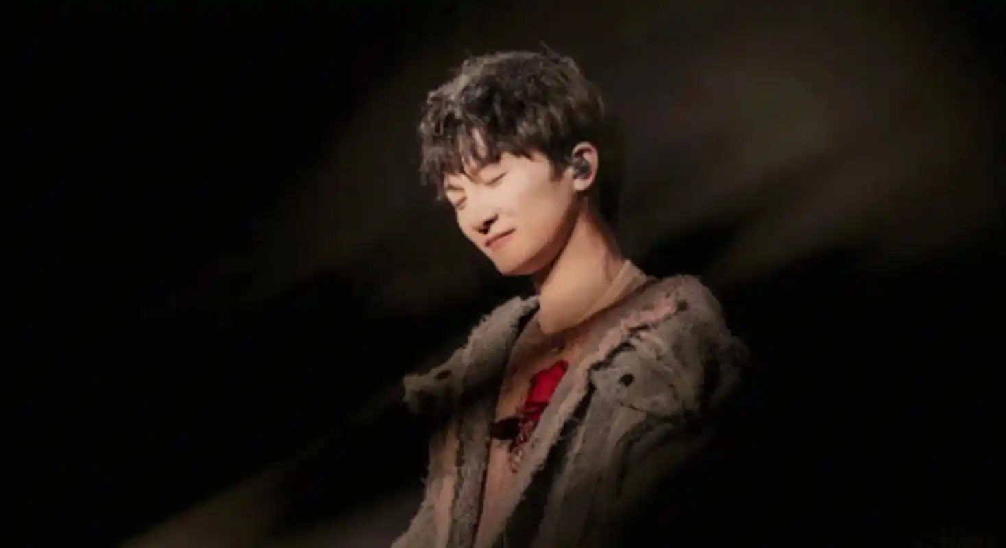 吴青峰和周深的音色有什么异同?