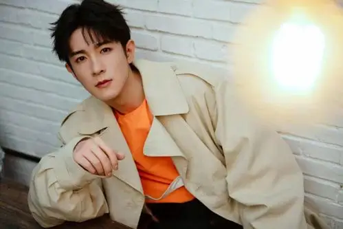 季肖冰秋日风衣写真图片56