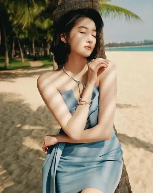 关晓彤蝴蝶蓝裙性感又迷人太吸引人了怪不得鹿晗着急追到手