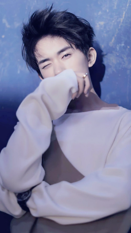 易烊千玺帅气写真高清手机壁纸图片-明星-壁纸下载-美桌网