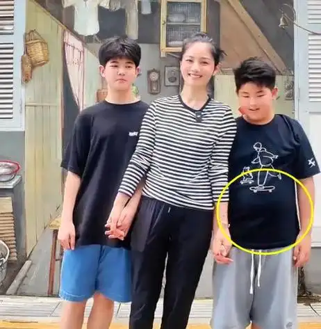 曾是军艺校草的沙溢,颜值随着体重的变化而发生巨大的变动,以前妥妥的