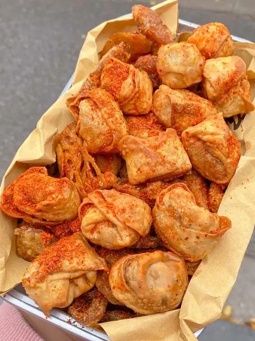 新街口也有炸馄饨了打包带回家一口一个