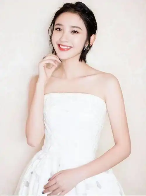 才明白,为何张若昀唐艺昕能挺过七年之痒,原来"高攀"的不是她