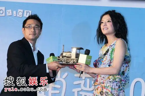 赵薇新专辑短发造型亮眼 为音乐险与李泉撕破脸