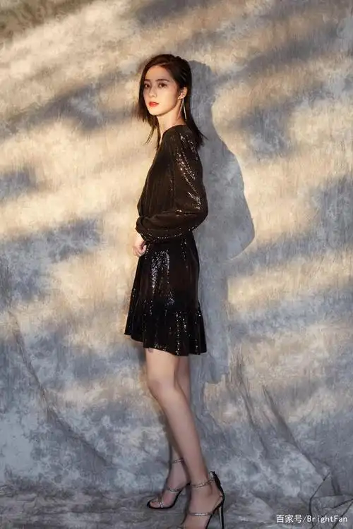 万鹏,1996年8月20日出生,中国内地女演员,毕业于北京舞蹈学院 .