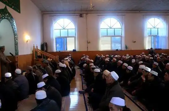 新疆维吾族和回族信仰一样吗