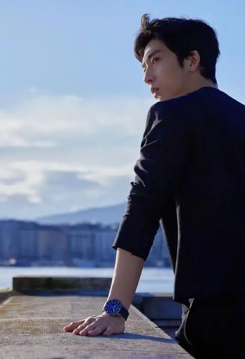 井柏然的腹肌偷偷藏不住##井柏然状态