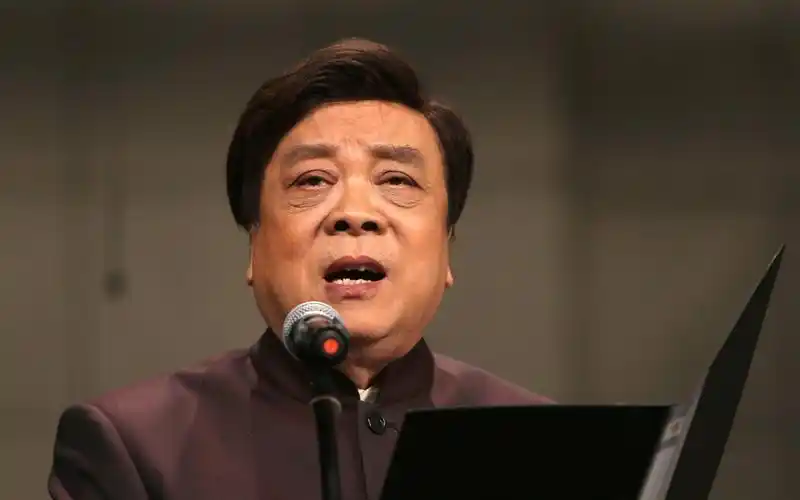 1985年的《新闻联播》怎么了? 两位主播竟因为春晚向观众道歉?