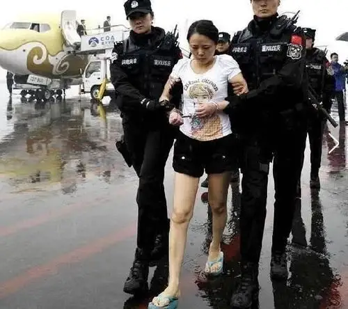 中国大案纪实-重庆黑老大死刑现场图片曝光 场面令人发指_【快资讯】