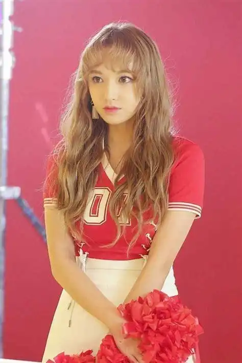 奶潇美图献上爱你们