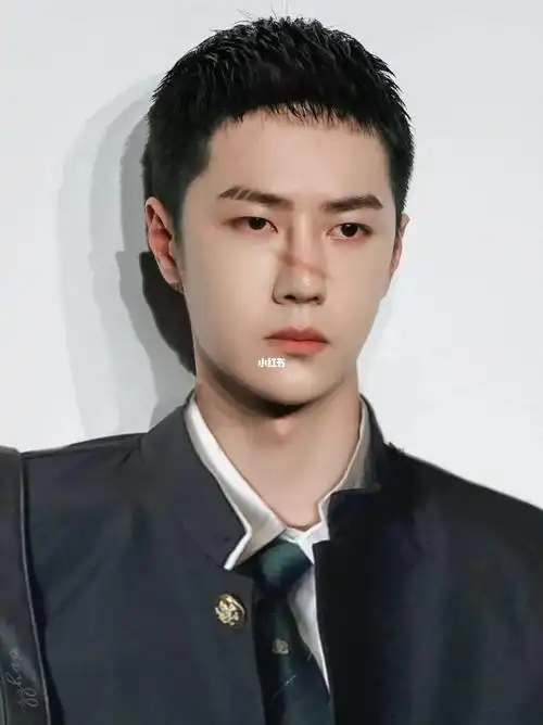 王一博寸头真的很热血高校欸