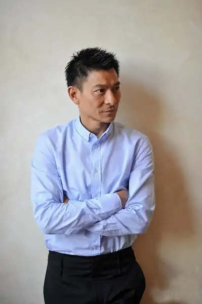 刘德华50岁不老穿dior homme玩转威尼斯