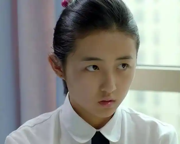 张子枫:8岁夺得百花新人奖?零零后演技担当,是否名副其实?