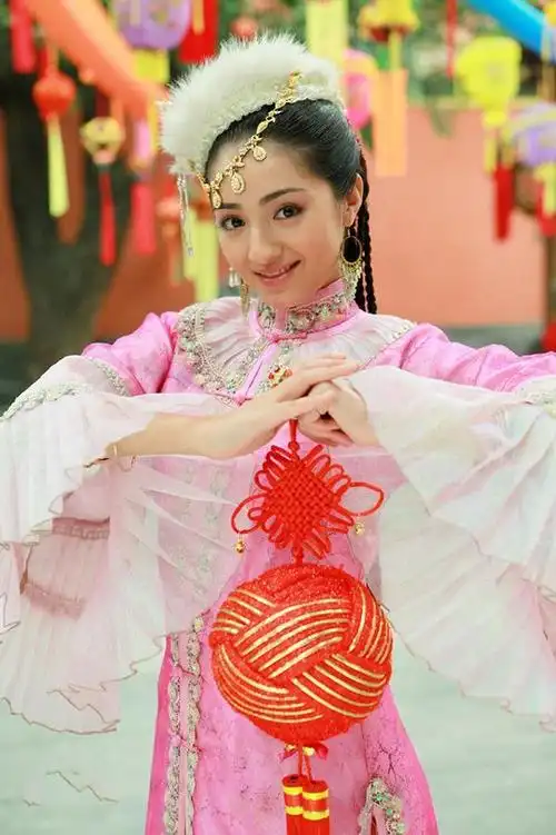 第5,麦迪娜·买买提版香妃,2011《新还珠格格》.