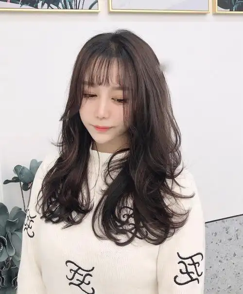 中长款发型的自然卷烫_发型_自然卷_型美发沙龙自由行热门攻略_美发