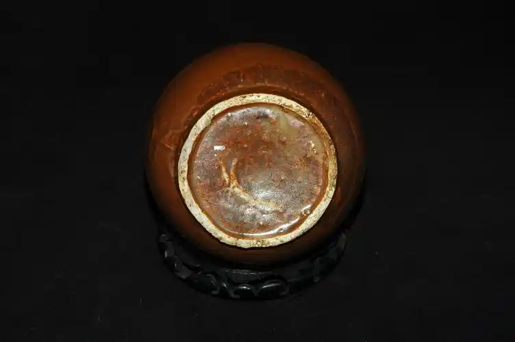 宋 紫金釉酱釉 暗刻蝴蝶纹 玉壶春瓶