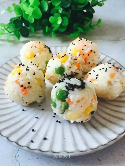 五彩饭团的做法步骤
