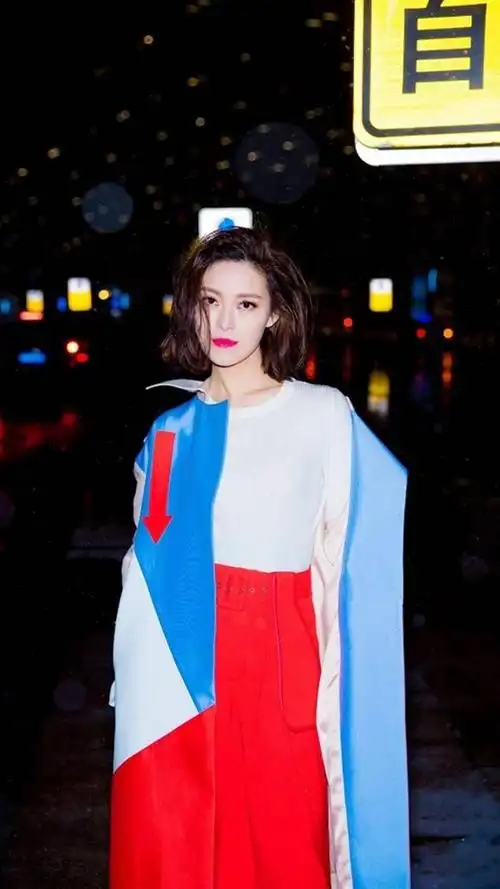 女歌手常思思街拍