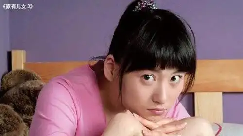 宁丹琳剧中照宁丹琳《家有儿女》三四部中饰演小雪的"童星"宁丹琳