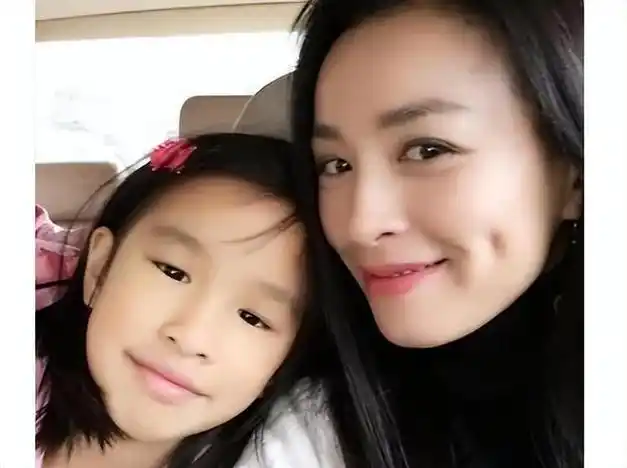之前外界对于张庭女儿的颜值讨论一直没有停,但张庭女儿大方的面对