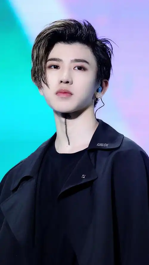 蔡徐坤 大奎 喉结拉链