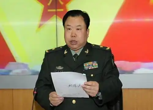 四川戎装常委换防 省军区政委刘家国接棒李亚洲