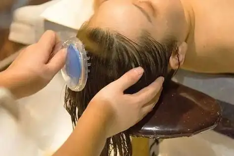 切记不要在3个时间洗头好多人不知道难怪头发越洗越少