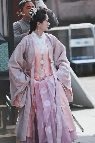 流量警告《祝卿好》站姐路透.这造型我get袁冰妍颜值.