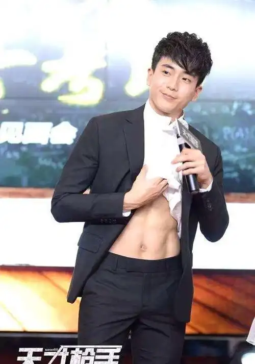 疯狂虐才会有腹肌