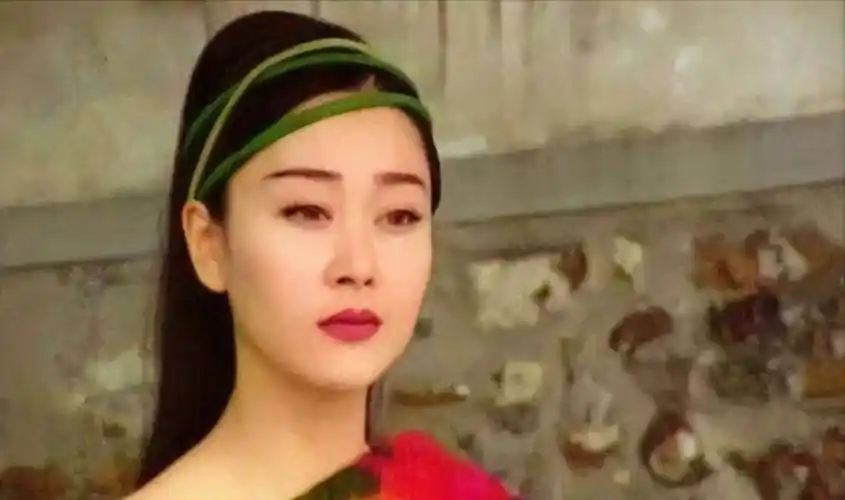 惊闻《白发魔女》中小蝴蝶扮演者欢欢(于佳卉)之死,感悟一场_因为_一