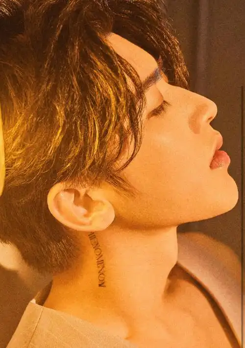 纹身贴贴这里好性感…就和香水喷在耳后一个意思谁懂93#蔡徐坤新歌