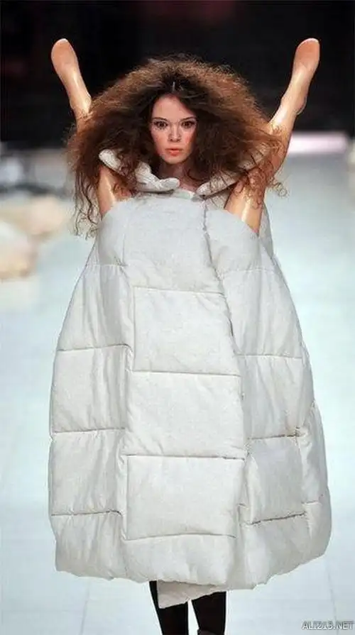 靠气球硬凹造型笑出声盘点时装秀上奇葩的服装设计