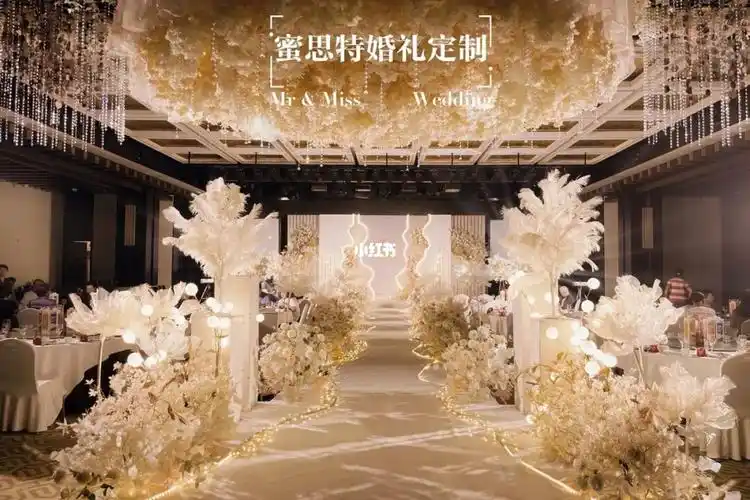 婚礼场地现场|婚礼舞台布置简单大气 简约大气婚礼现场布置-丫空间