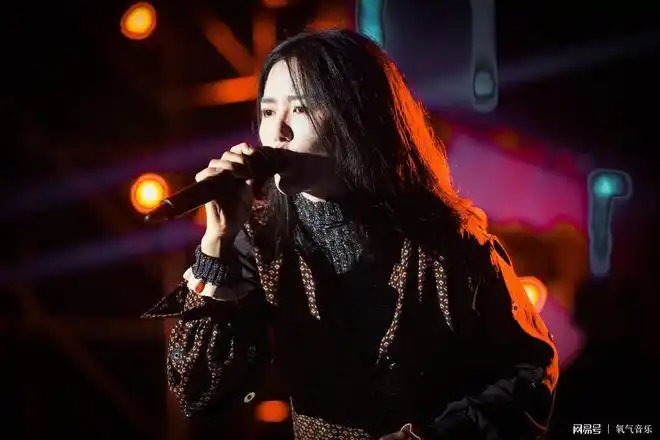 光落在你脸上可爱一如往常填满你的欲望这就是陈粒的光