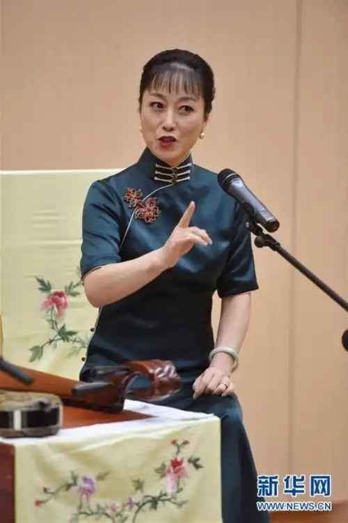 9月29日,评弹艺术家盛小云在表演中.