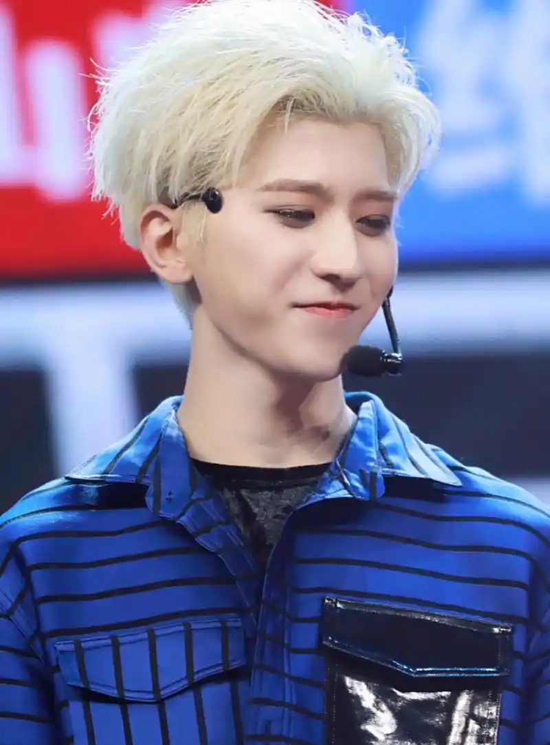 《偶像练习生》没有看够?最新一期蔡徐坤舞台高清图!快来存图!