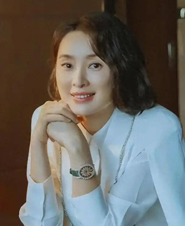 吴越怒斥传言!陈建斌当年直接将吴越的行李扔出门外,实在伤人!