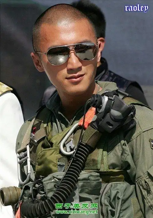 谢霆锋短头圆寸发型