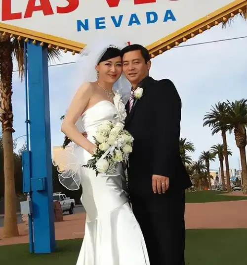 回顾演员李琳嫁大10岁导演不幸福二婚嫁运动员今苦尽甘来