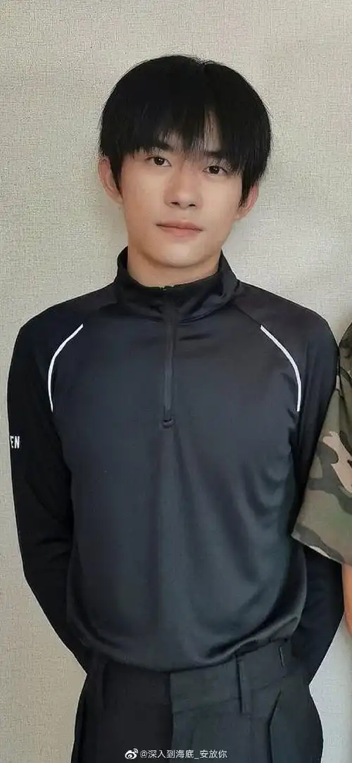 易烊千玺送你一朵小红花##易烊千玺韦一航