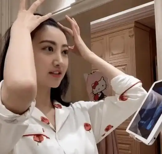 看了郭碧婷的素颜,才知道她活得有多么真实_状态_女明星_皮肤