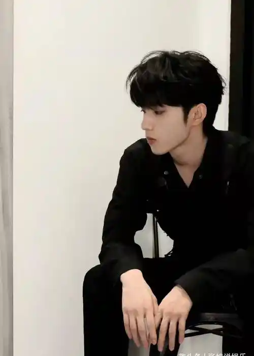 天生勇敢的刘耀文小学时成了练习生如今已是舞台上的发光体