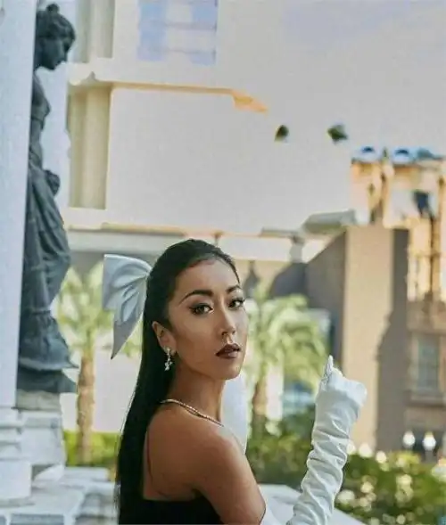 吉克隽逸在节目中极力装穷卖惨,实则是为了欺骗大众以博取同情心.