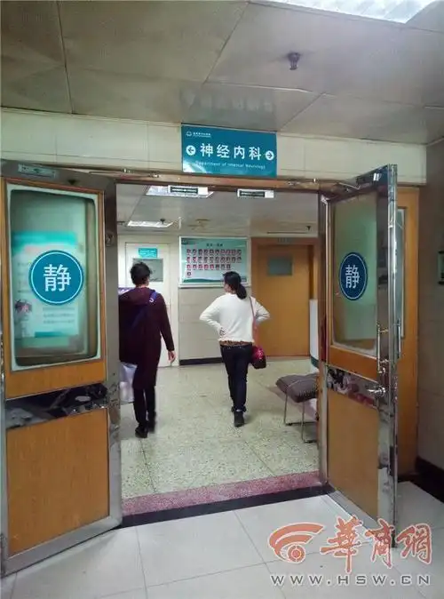 门禁形同虚设  4月6日中午12时54分,西安市中心医院门诊10楼神经内科