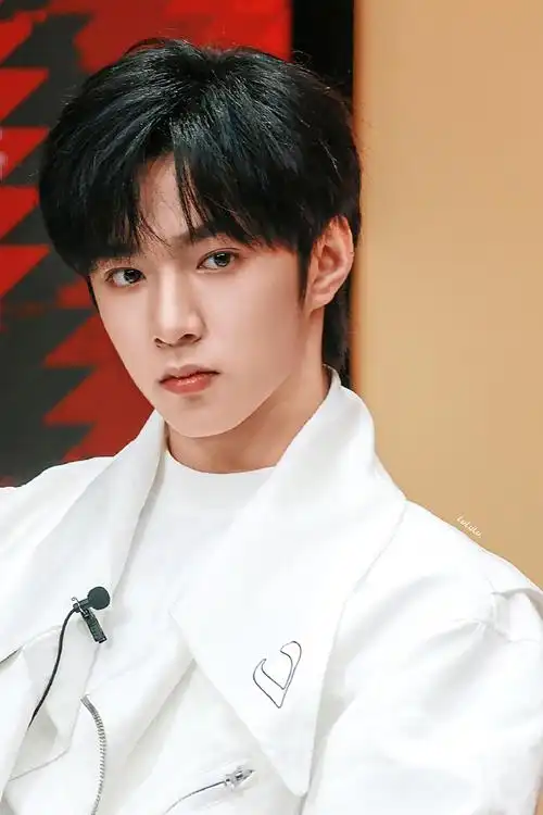 第二十条新浪扫楼##六公主镜头下的刘耀文##刘耀文 这边哈喽一下谋哌