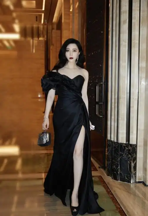 红毯女王范冰冰重出江湖一袭黑色礼服裙配驴蹄鞋美成焦点
