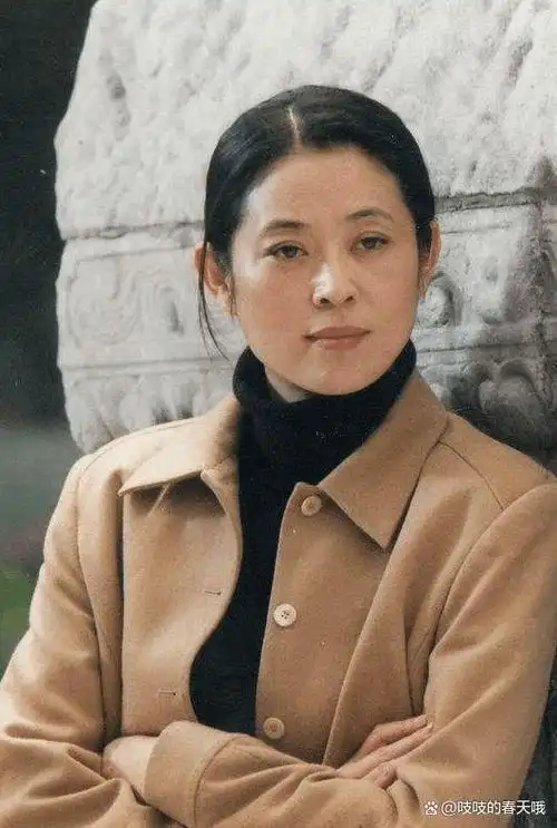 倪萍的坎坷情史,一生5段感情都有遗憾,三婚收获幸福生活